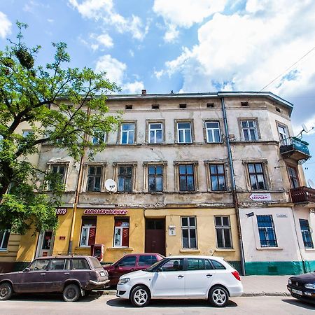 1 Bedroom Apartment Near Elizabeth'S The Cathedral Lviv Bagian luar foto