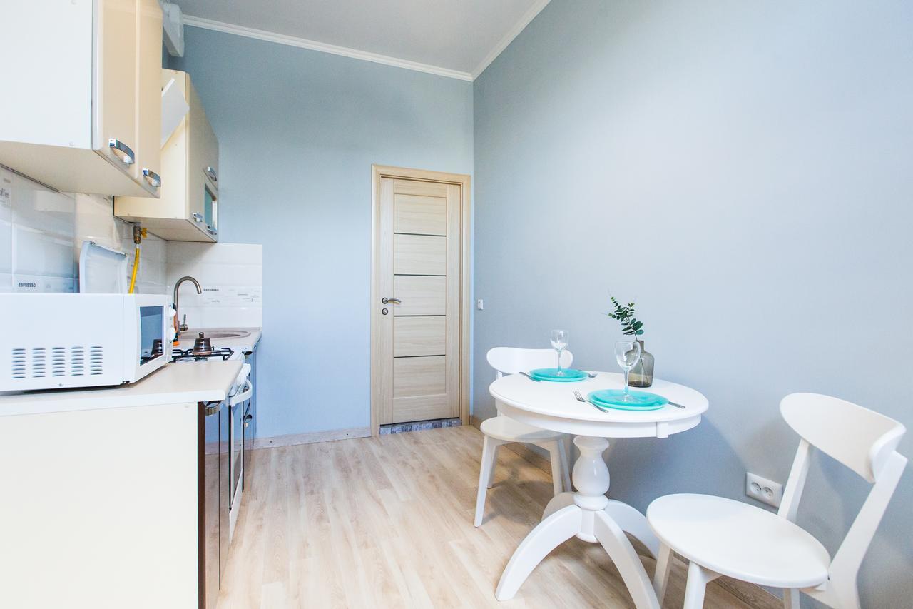 1 Bedroom Apartment Near Elizabeth'S The Cathedral Lviv Bagian luar foto