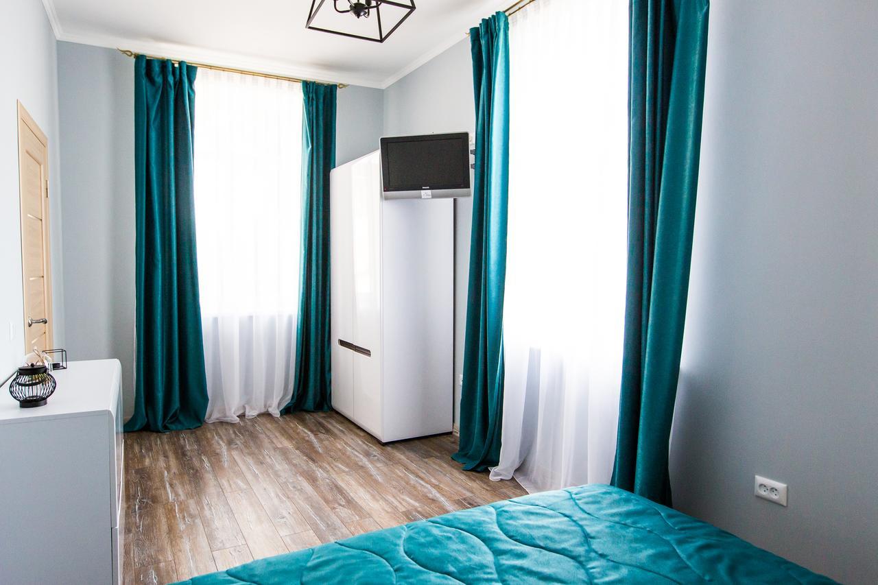 1 Bedroom Apartment Near Elizabeth'S The Cathedral Lviv Bagian luar foto
