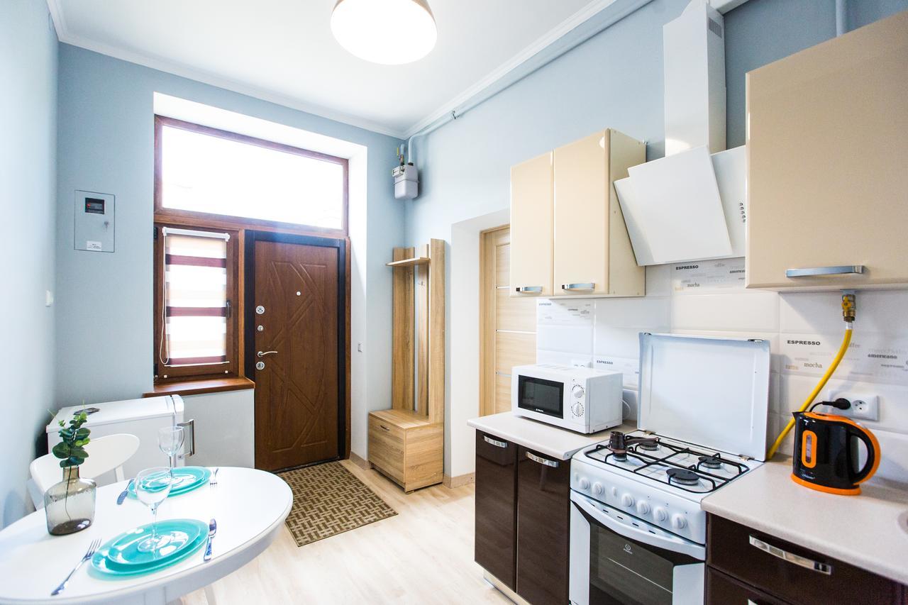 1 Bedroom Apartment Near Elizabeth'S The Cathedral Lviv Bagian luar foto